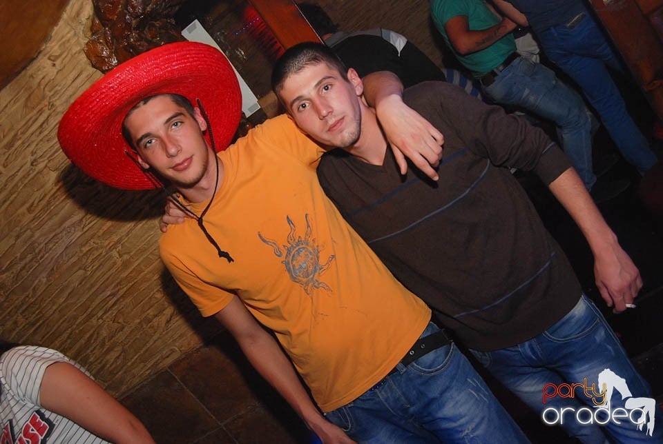 Distracţie în Club Downtown, 