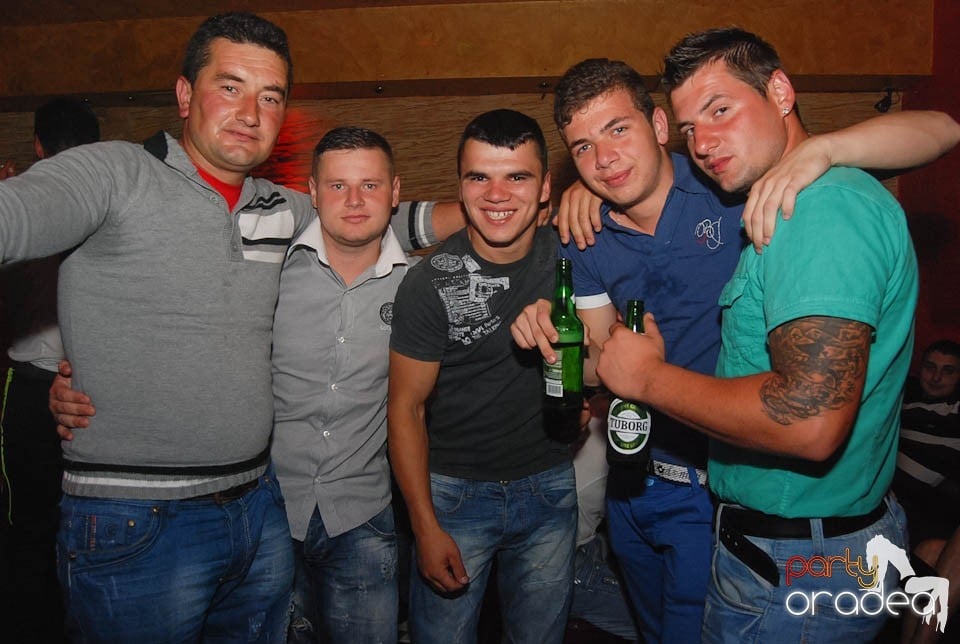 Distracţie în Club Downtown, 