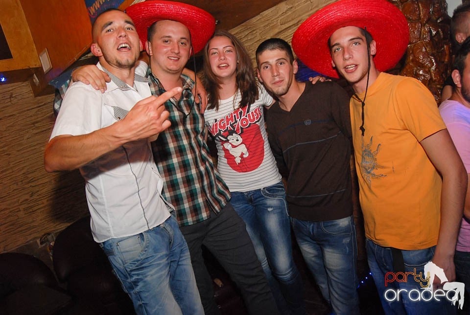 Distracţie în Club Downtown, 