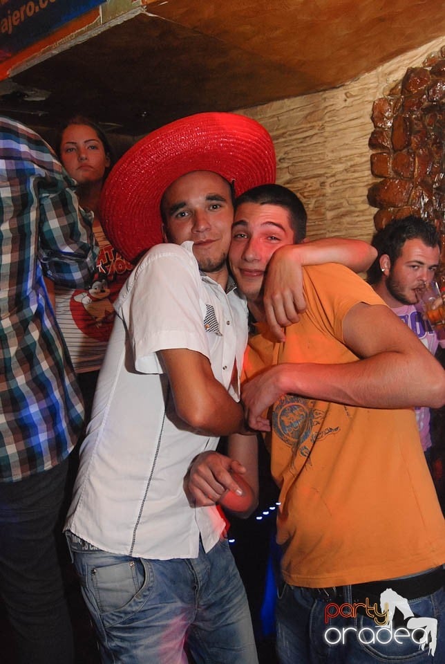 Distracţie în Club Downtown, 