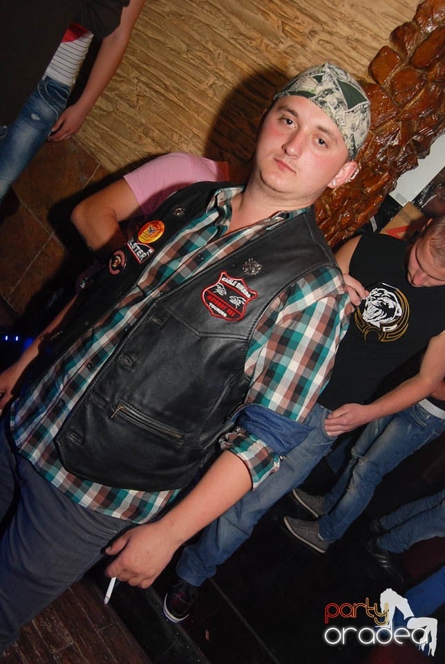 Distracţie în Club Downtown, 