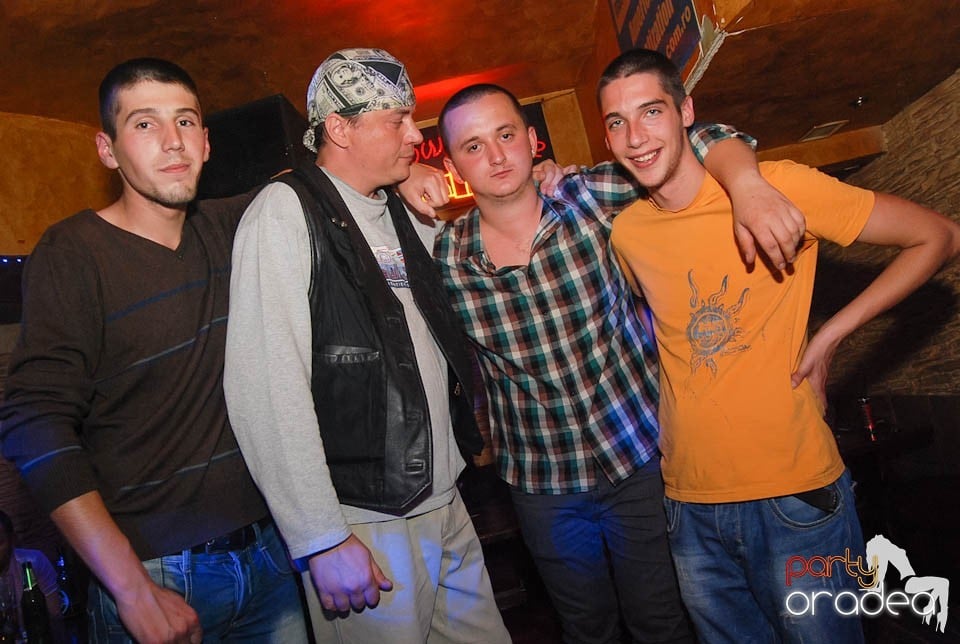 Distracţie în Club Downtown, 