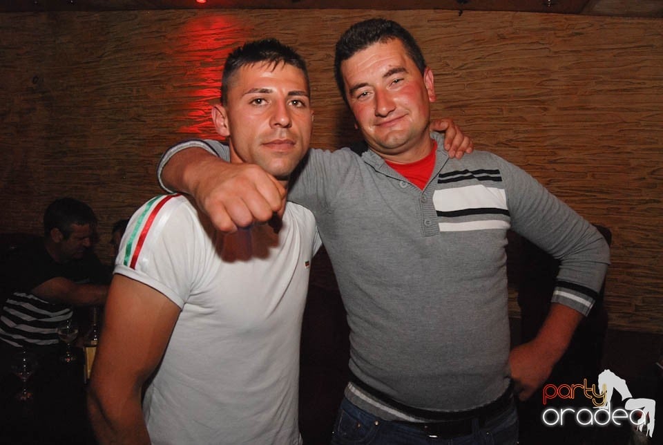 Distracţie în Club Downtown, 