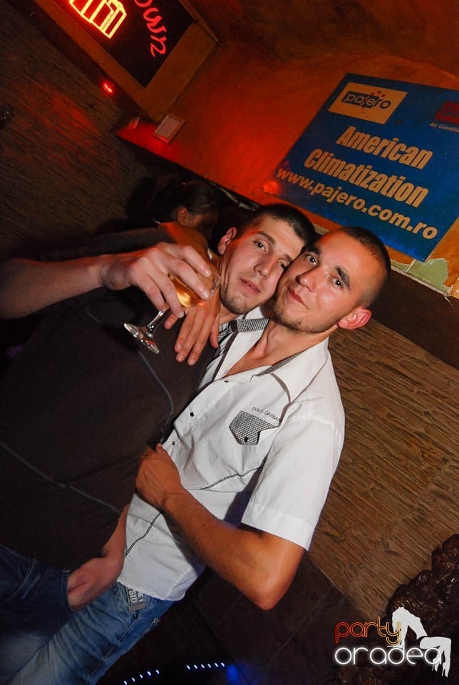 Distracţie în Club Downtown, 