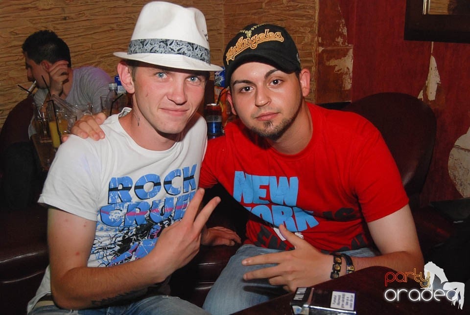 Distracţie în Club Downtown, 