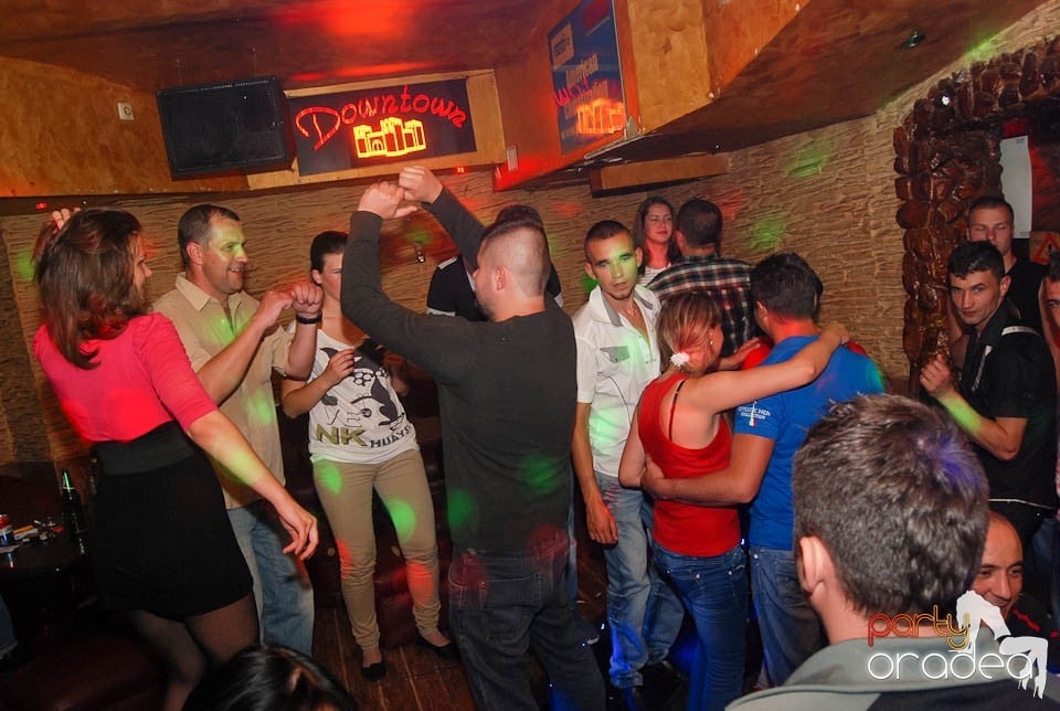 Distracţie în Club Downtown, 