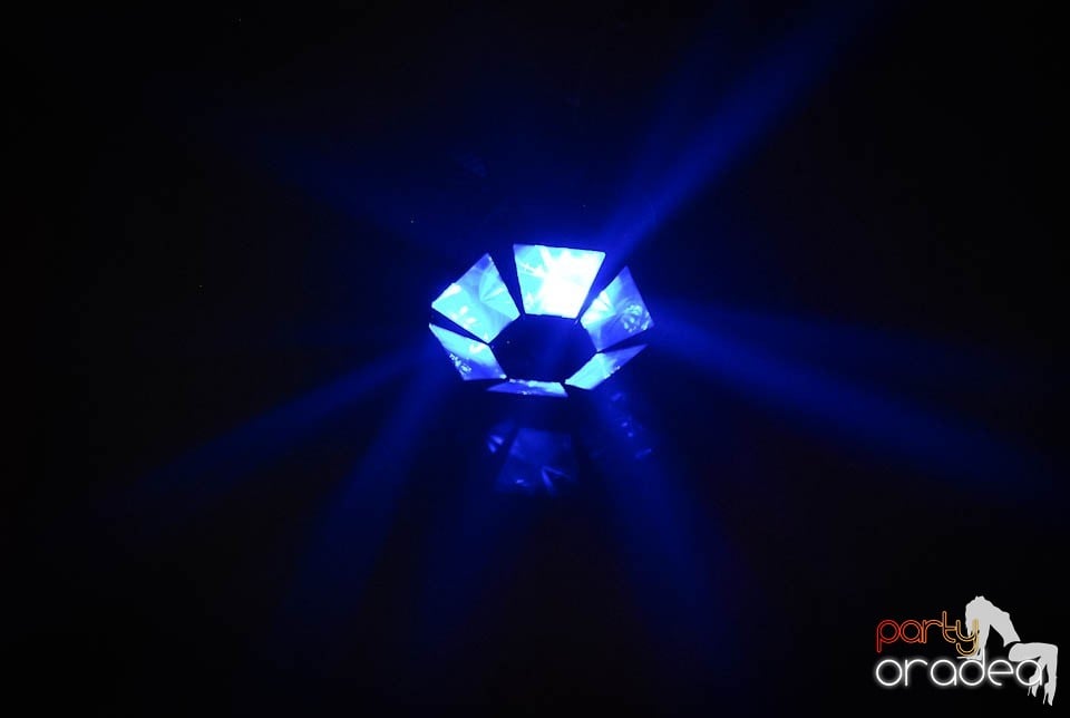 Distracţie în Club Downtown, 