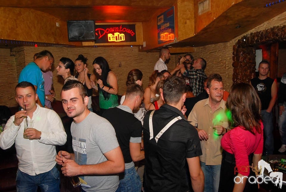 Distracţie în Club Downtown, 