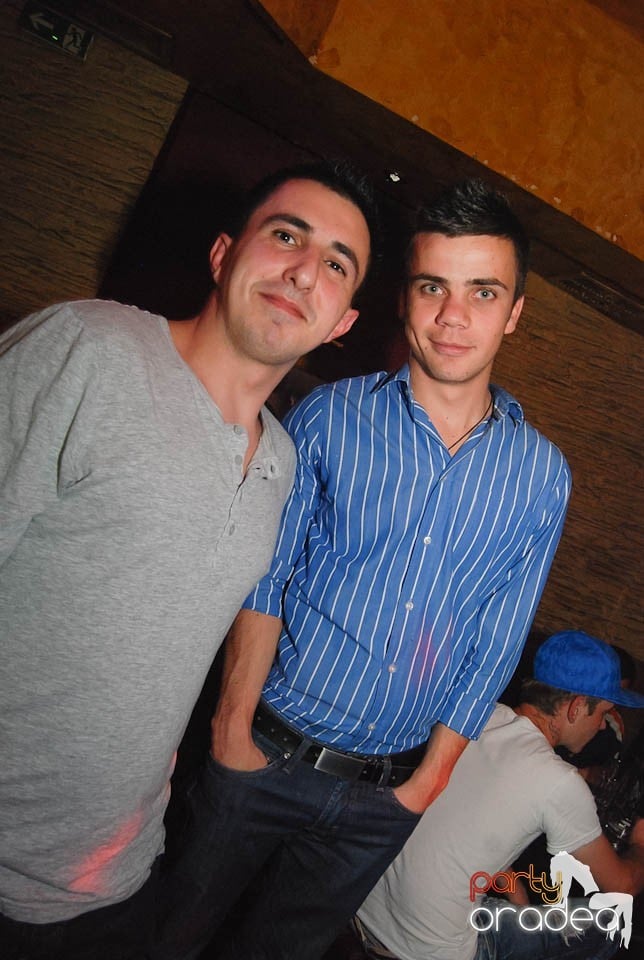 Distracţie în Club Downtown, 