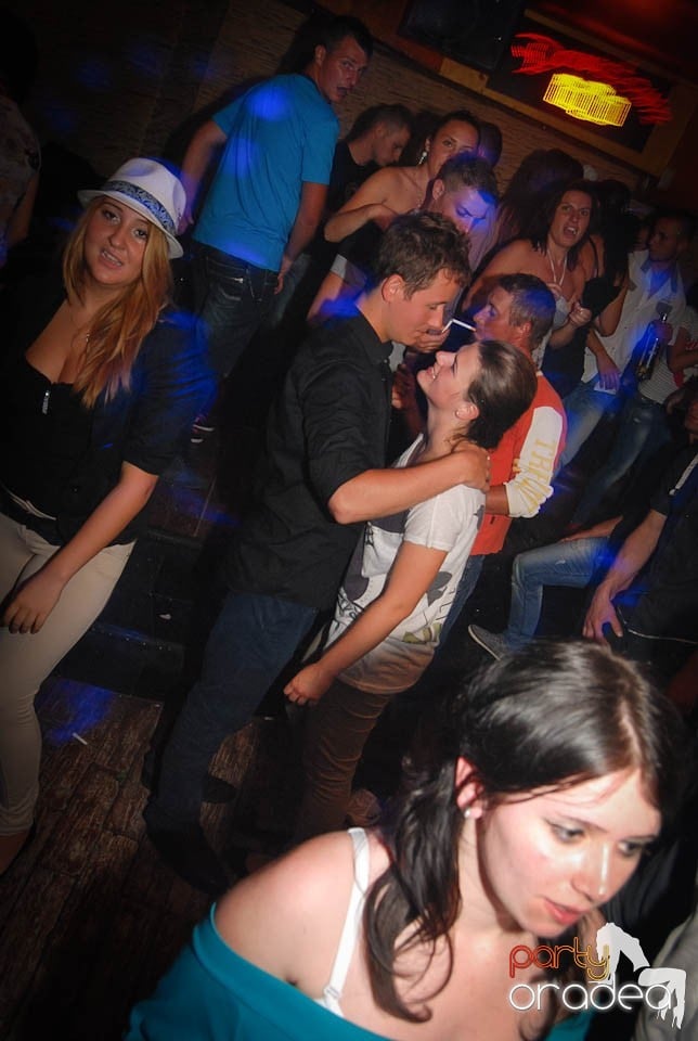 Distracţie în Club Downtown, 