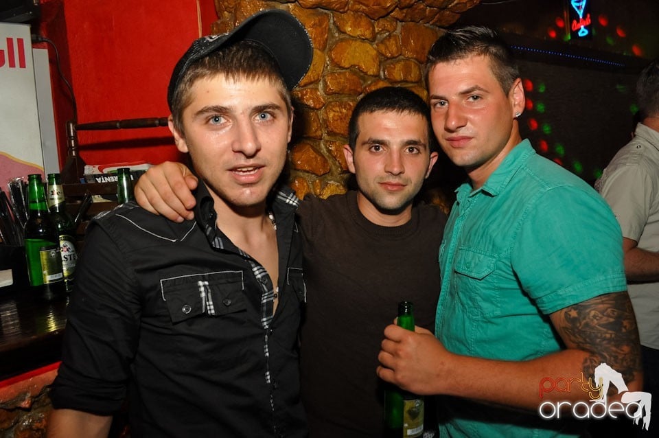 Distracţie în Club Downtown, 