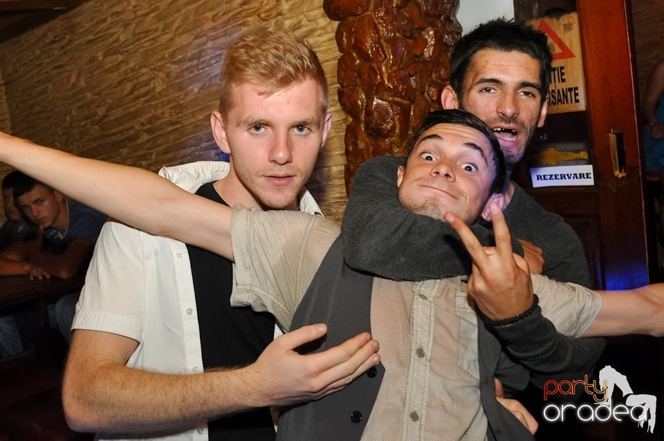Distracţie în Club Downtown, 