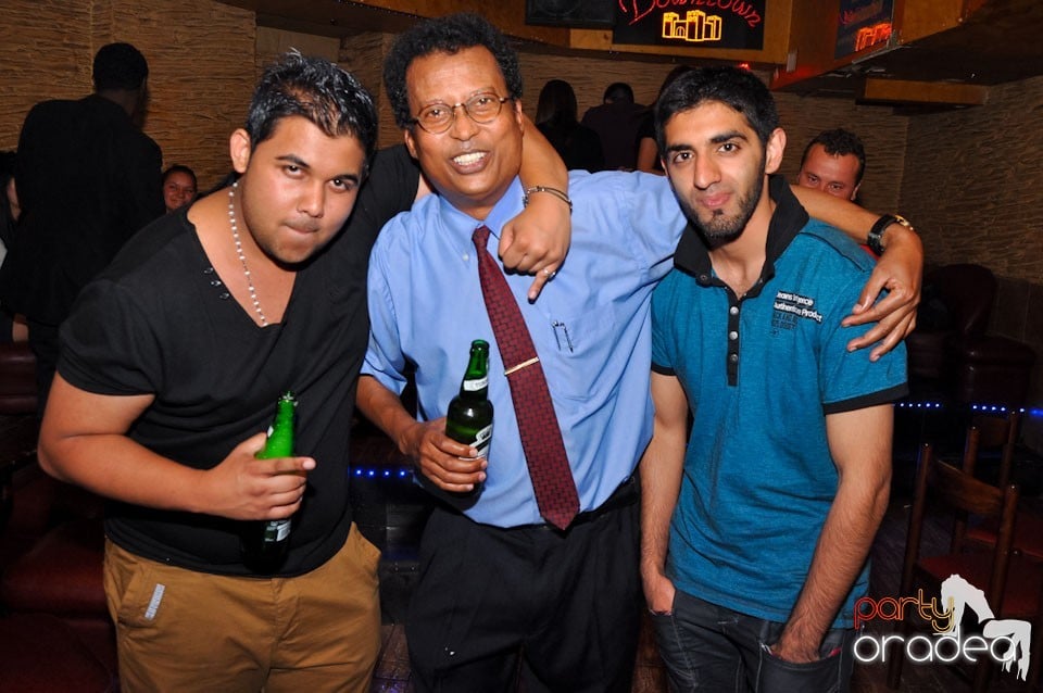 Distracţie în Club Downtown, 