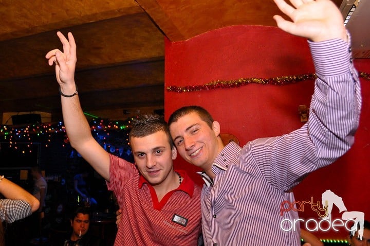 Distracţie în Club Downtown, 