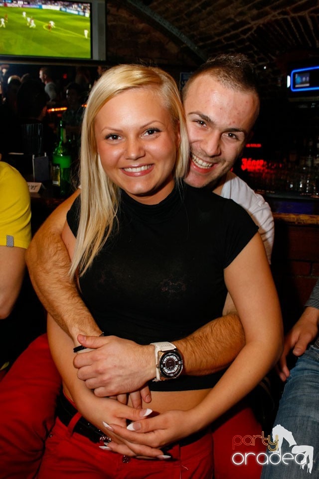 Distracţie în Club Escape,