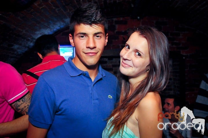 Distracţie în Club Escape, 