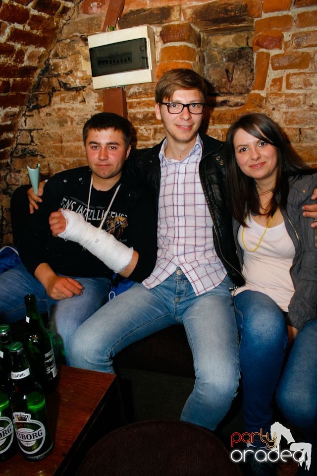 Distracţie în Club Escape,