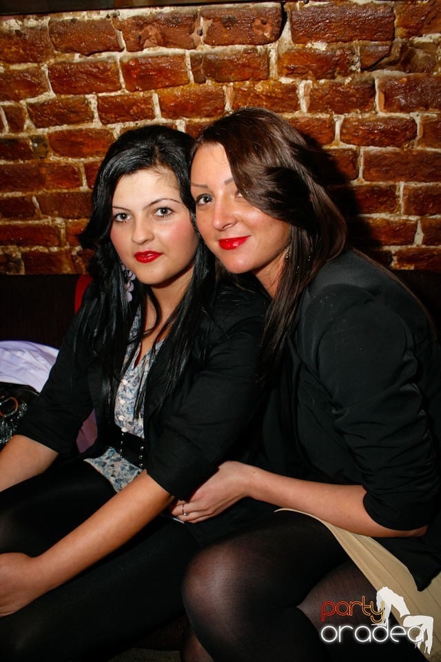 Distracţie în Club Escape,