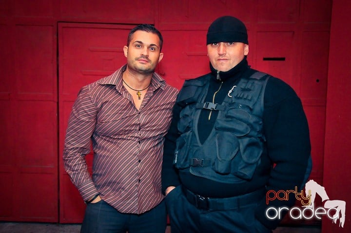 Distracţie în Club Escape, 