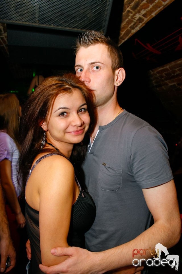 Distracţie în Club Escape,