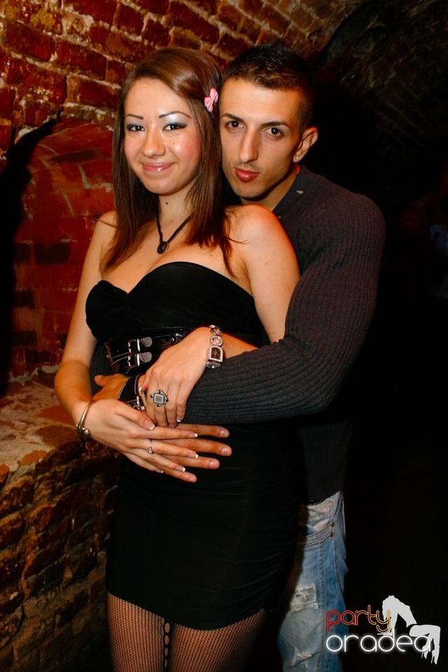 Distracţie în Club Escape,