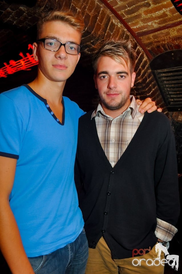 Distracţie în Club Escape, 