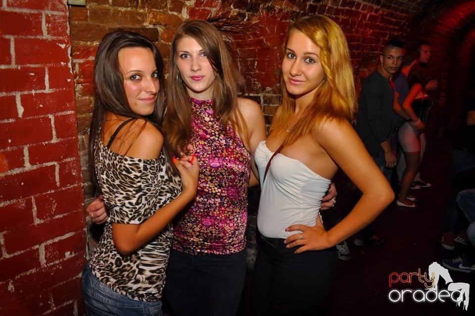 Distracţie în Club Escape, 