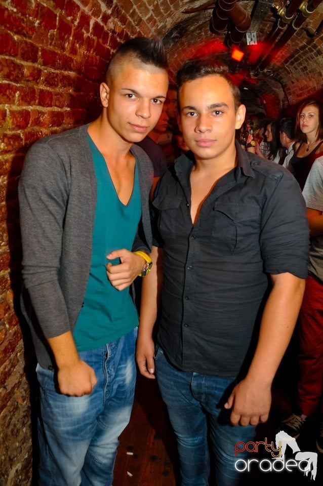 Distracţie în Club Escape, 