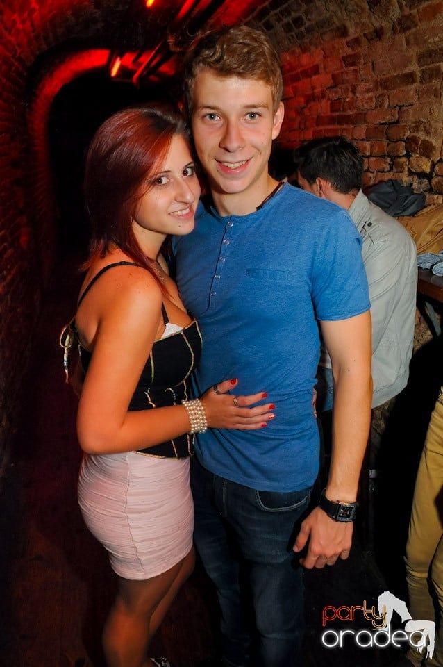 Distracţie în Club Escape, 