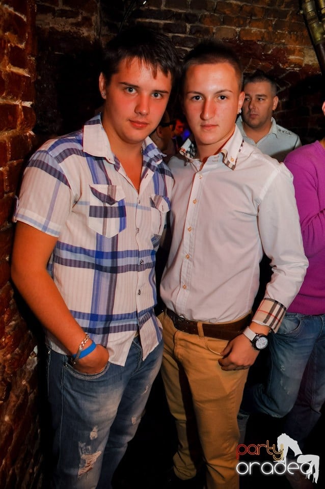 Distracţie în Club Escape, 