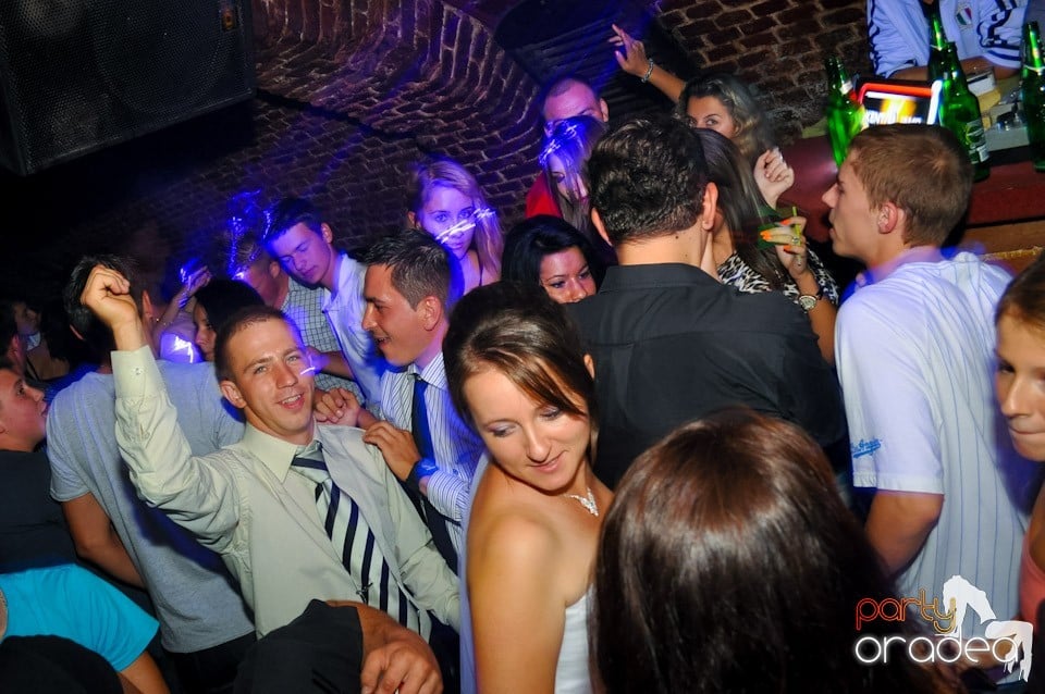 Distracţie în Club Escape, 