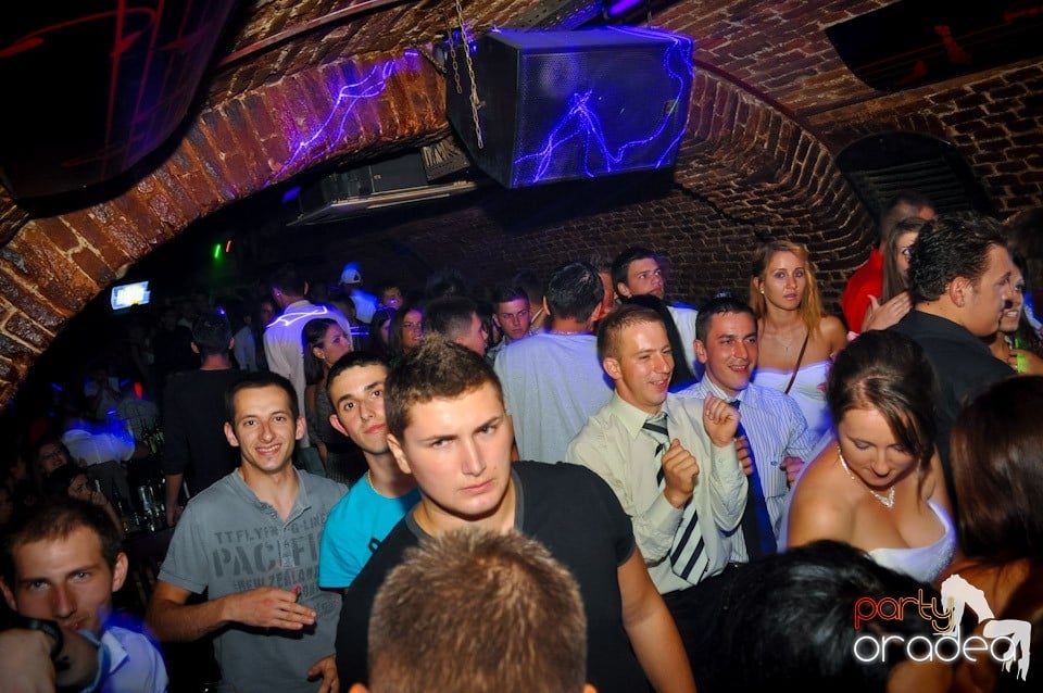 Distracţie în Club Escape, 