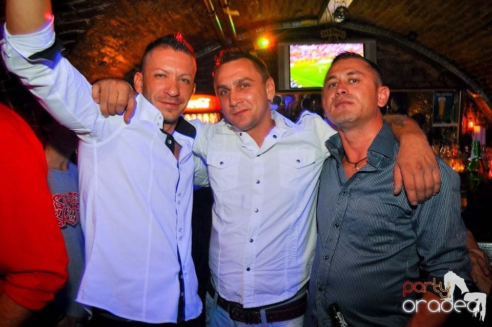 Distracţie în Club Escape, 