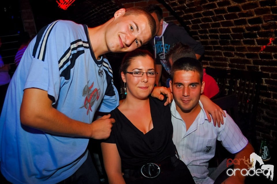 Distracţie în Club Escape, 