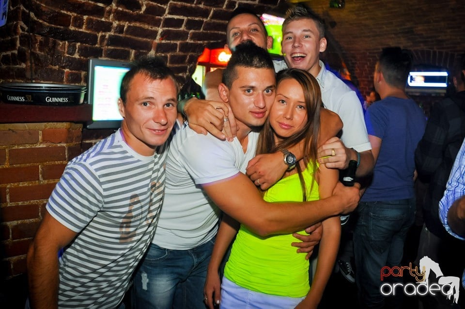 Distracţie în Club Escape, 