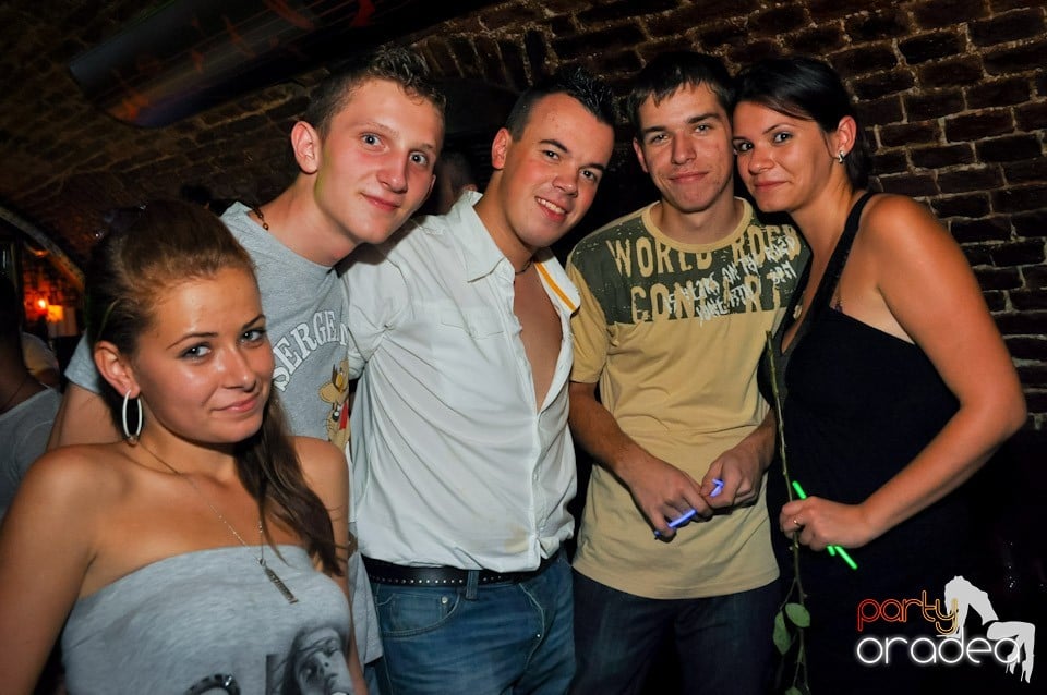 Distracţie în Club Escape, 