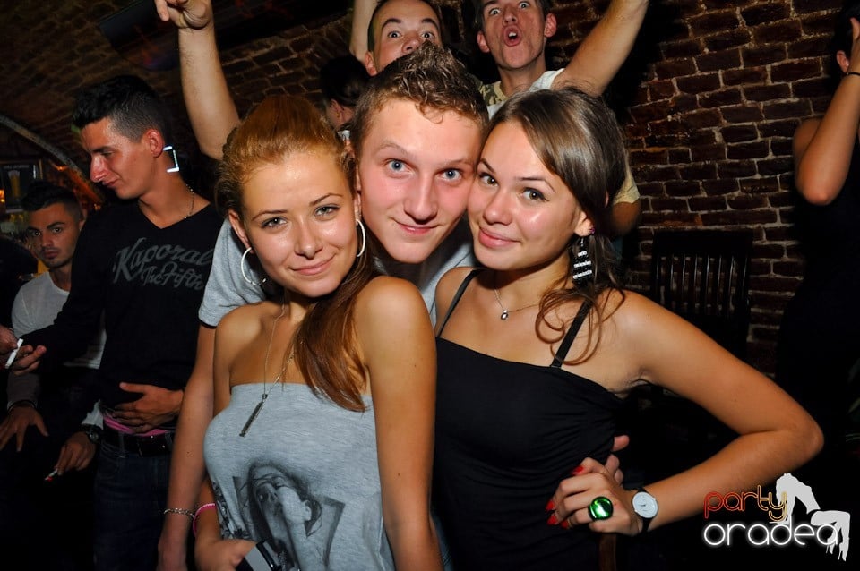 Distracţie în Club Escape, 