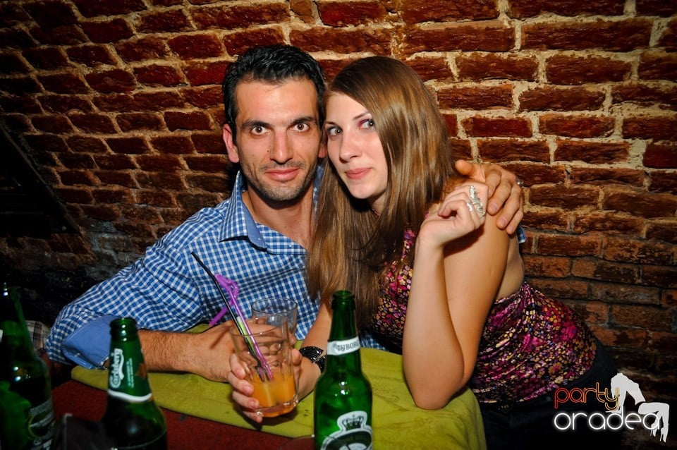 Distracţie în Club Escape, 