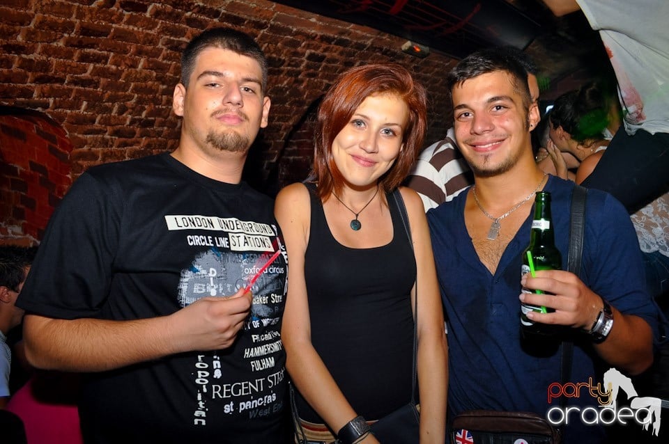 Distracţie în Club Escape, 