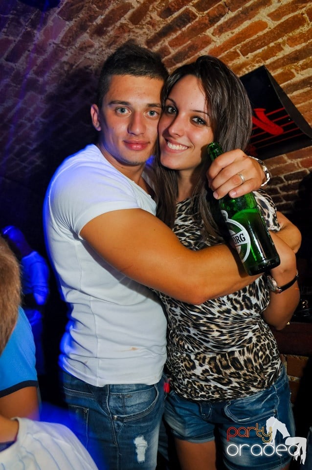 Distracţie în Club Escape, 