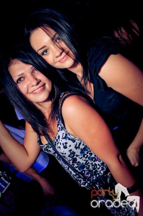 Distracţie în Club Escape, 