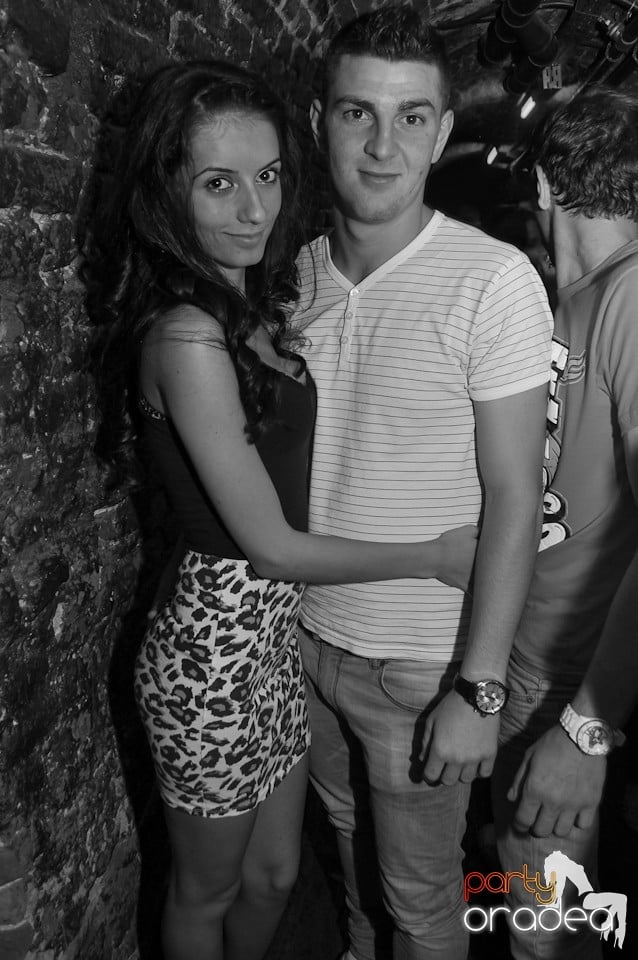 Distracţie în Club Escape, 