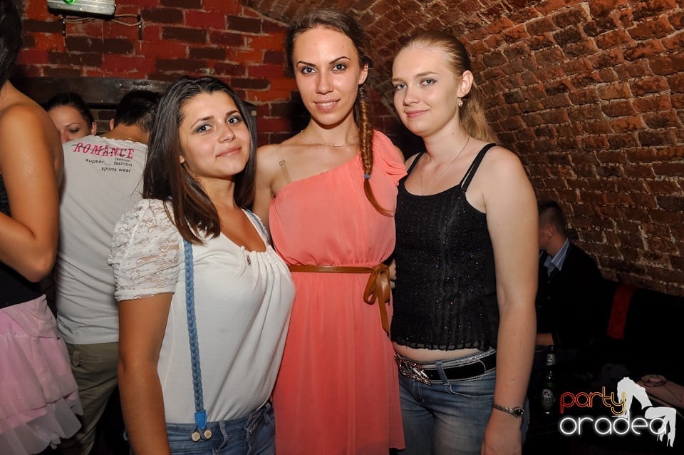 Distracţie în Club Escape, 