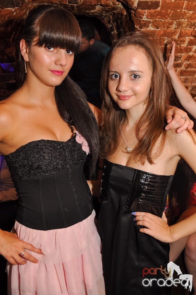 Distracţie în Club Escape,