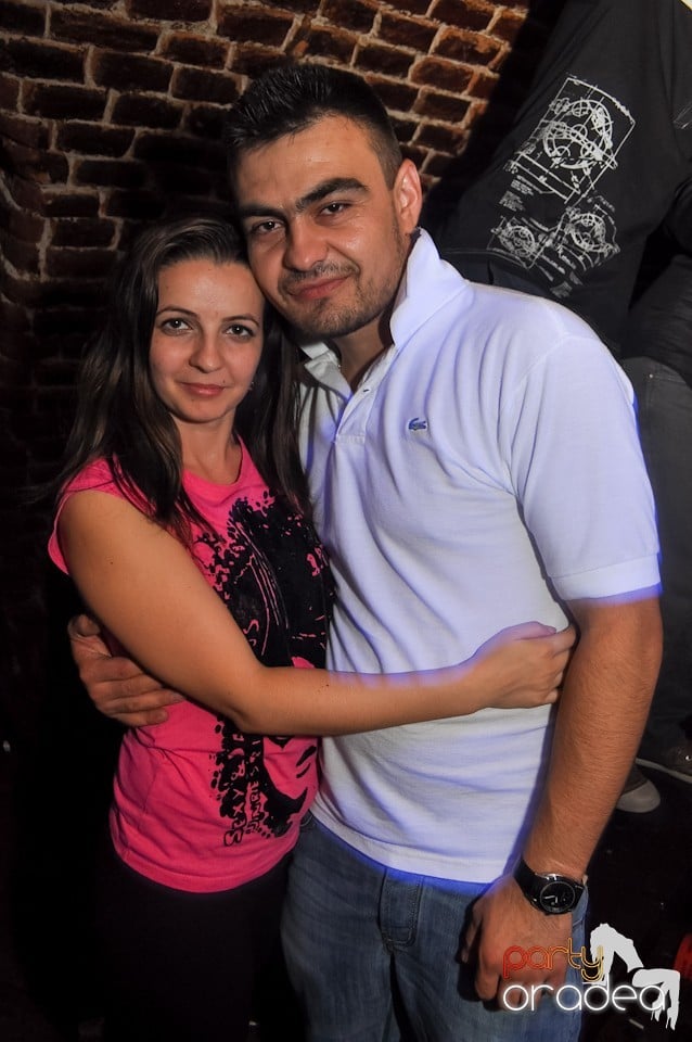 Distracţie în Club Escape,