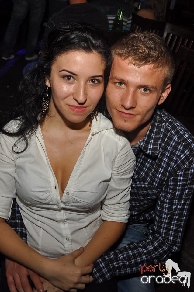 Distracţie în Club Escape,