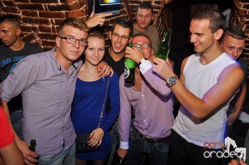 Distracţie în Club Escape, 