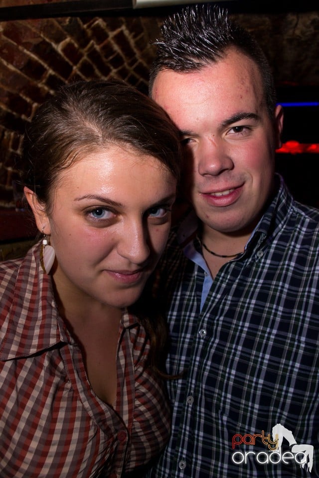 Distracţie în Club Escape, 