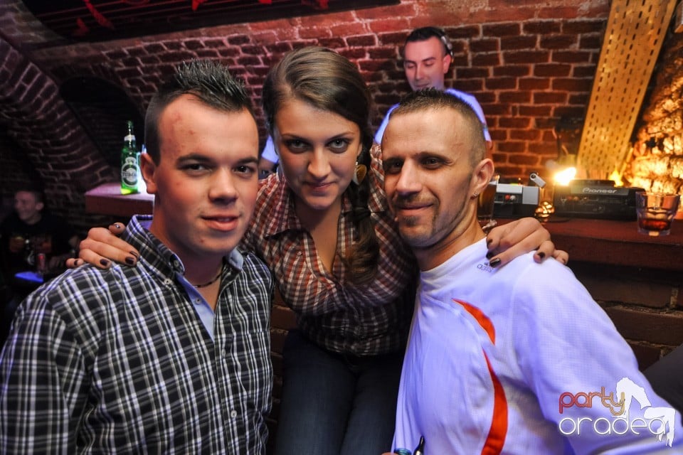 Distracţie în Club Escape, 