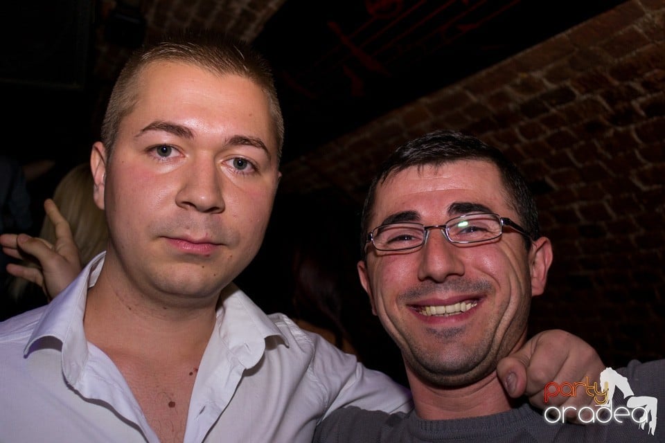 Distracţie în Club Escape, 